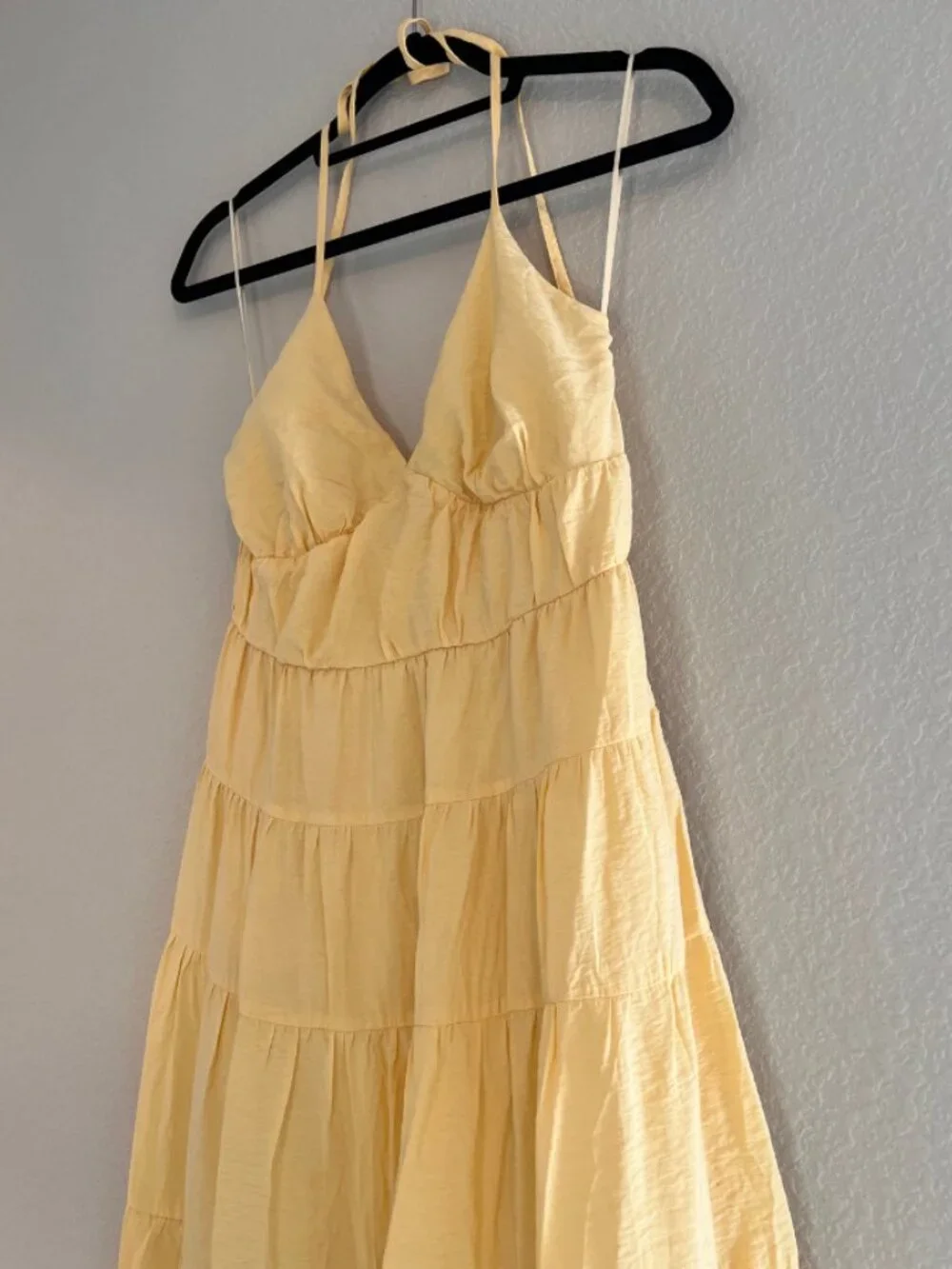 Abercrombie & Fitch Butter Yellow Tiered Halter Maxi Dress Women's (Small/Tall) - Picture 2 of 4